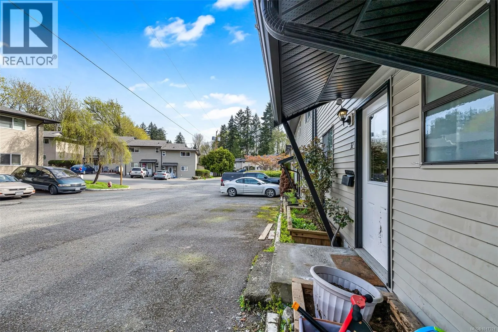 32 3025 Cowichan Lake Rd