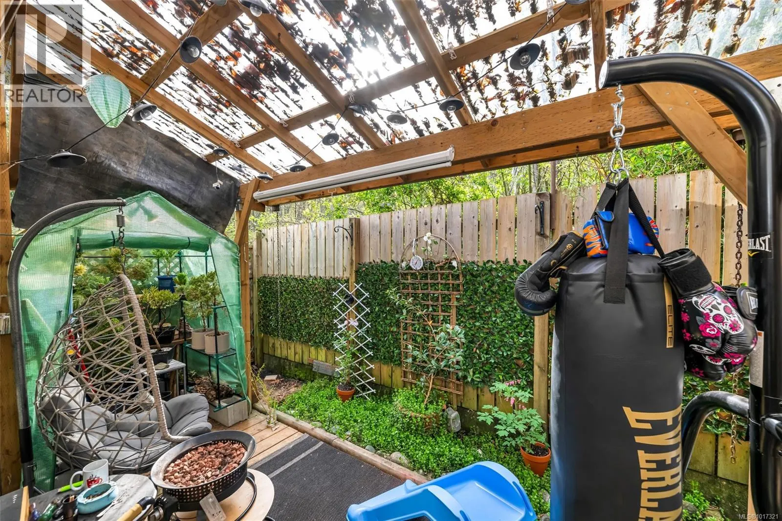 32 3025 Cowichan Lake Rd