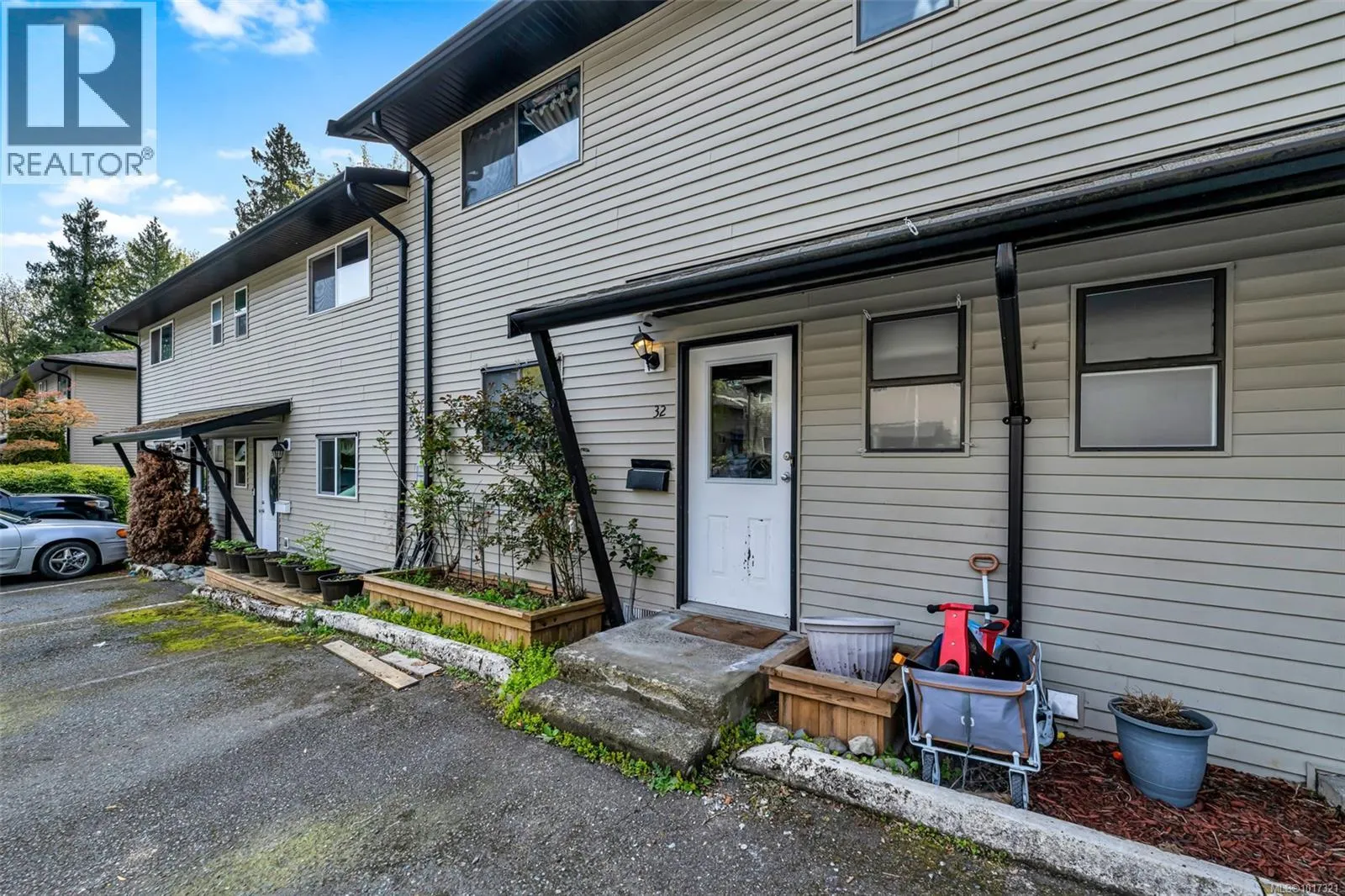 32 3025 Cowichan Lake Rd