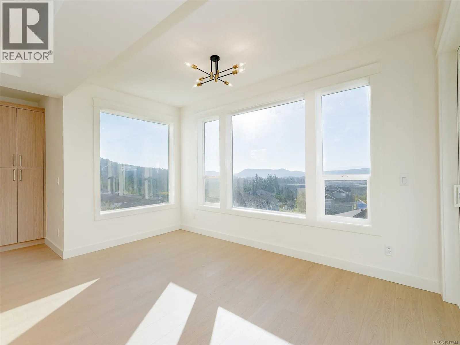 2585 Nickson Way