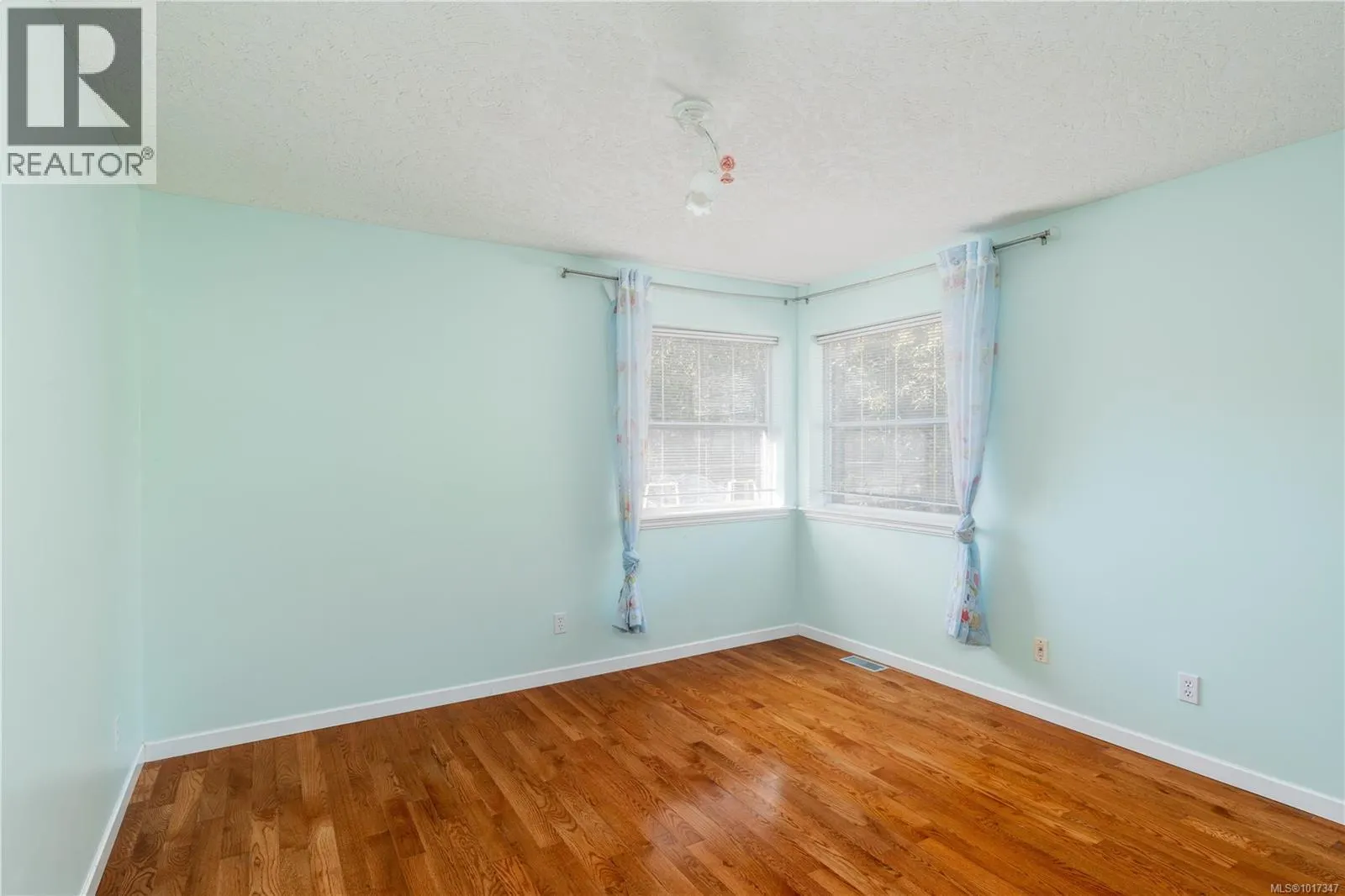 1395 Epsom Close