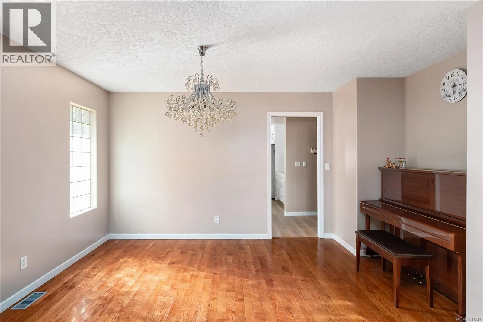 1395 Epsom Close