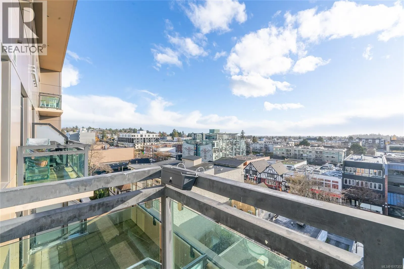 822 1029 View St