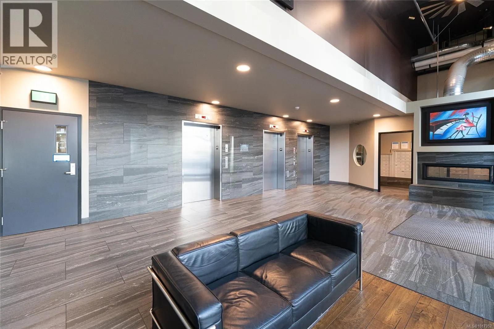 822 1029 View St