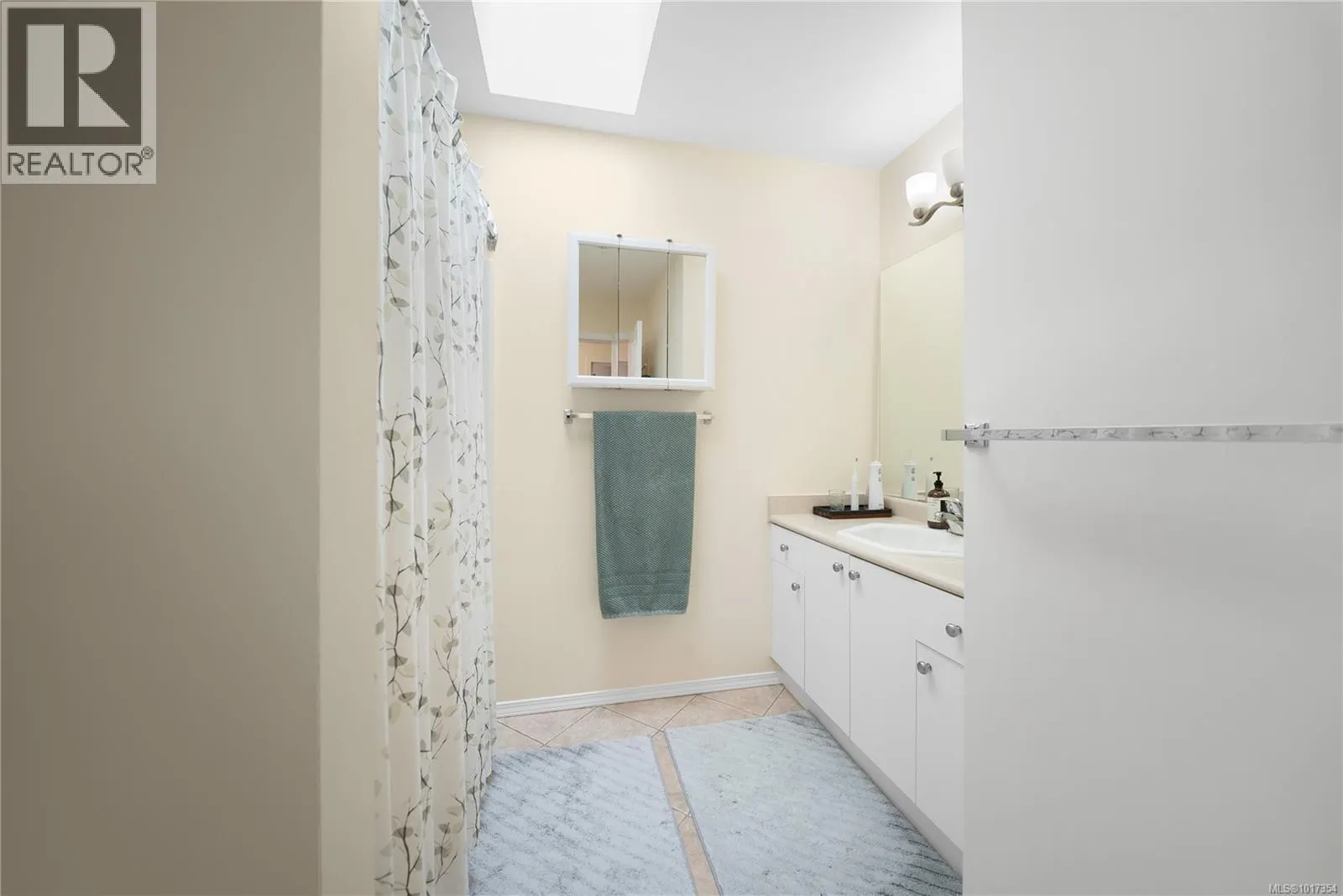 21 4991 Bella Vista Cres