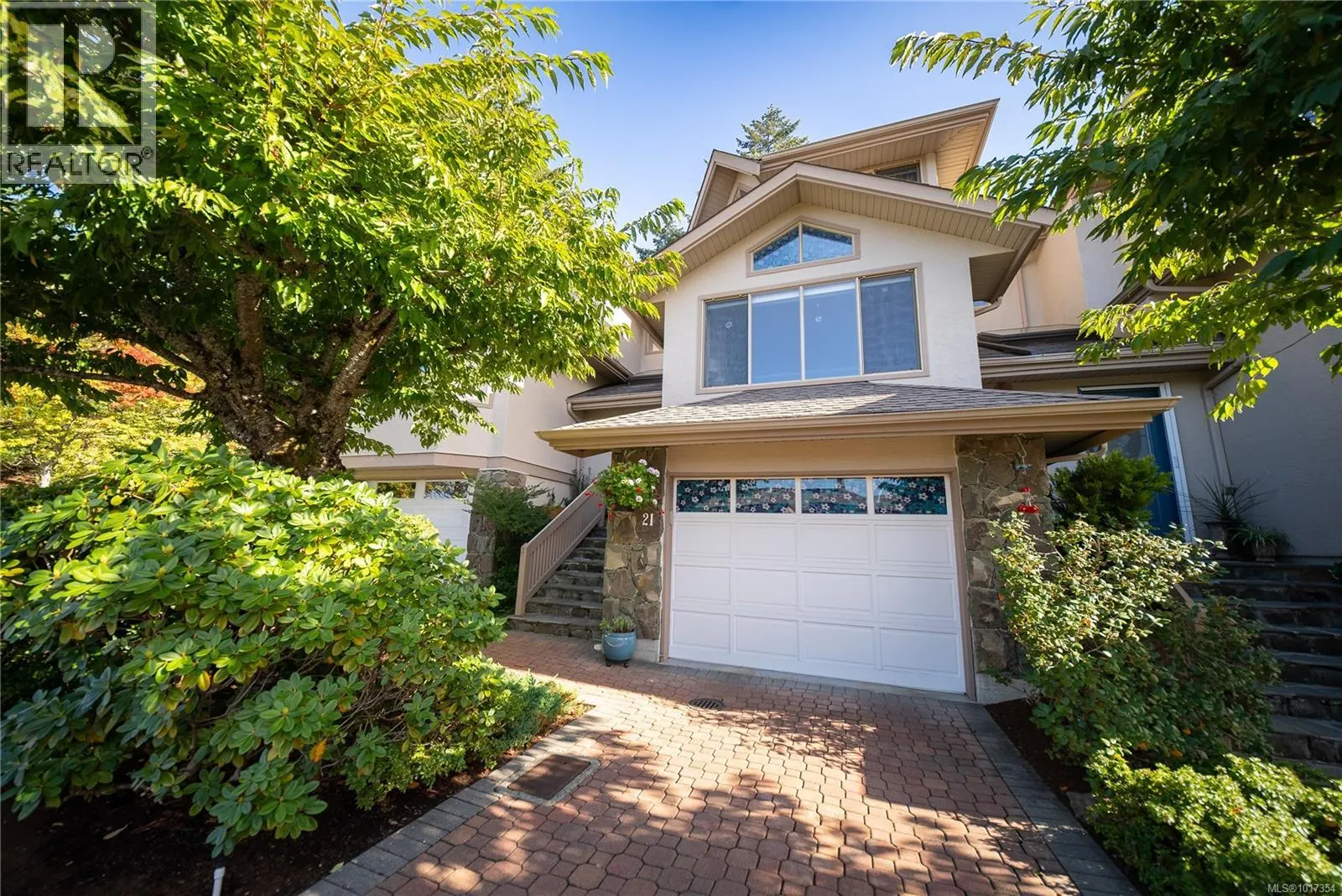 21 4991 Bella Vista Cres