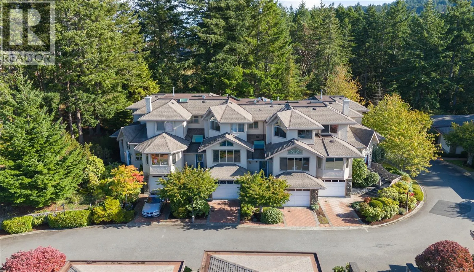 21 4991 Bella Vista Cres