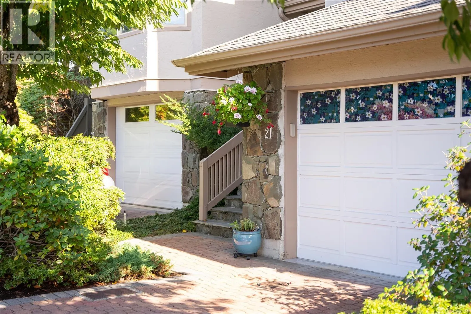 21 4991 Bella Vista Cres