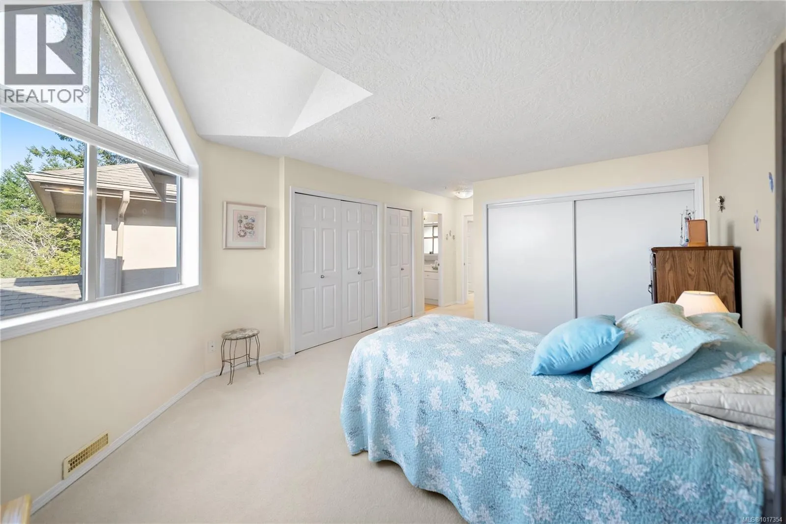 21 4991 Bella Vista Cres