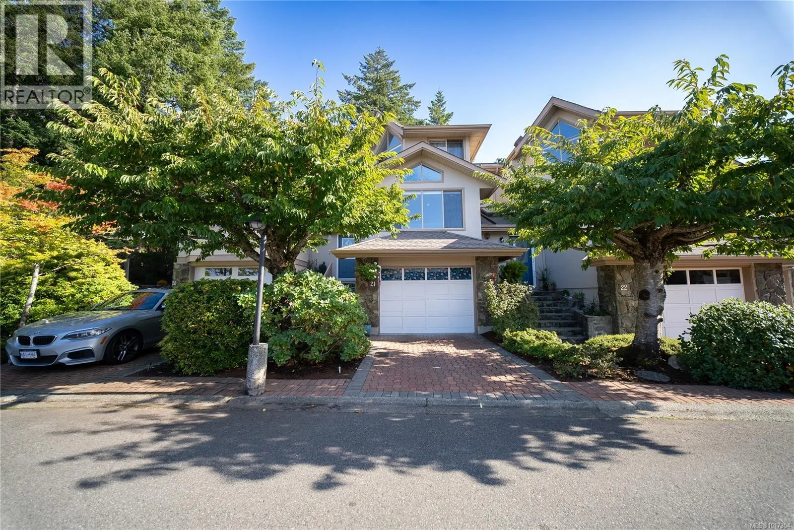 21 4991 Bella Vista Cres