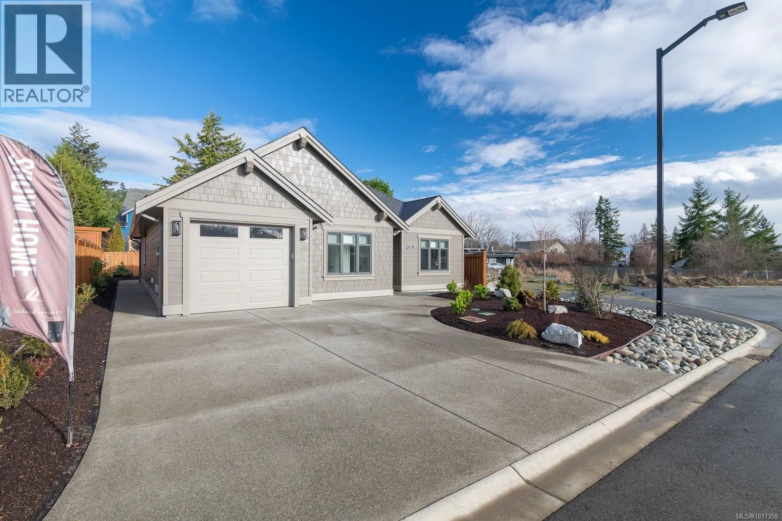 200 Acacia St