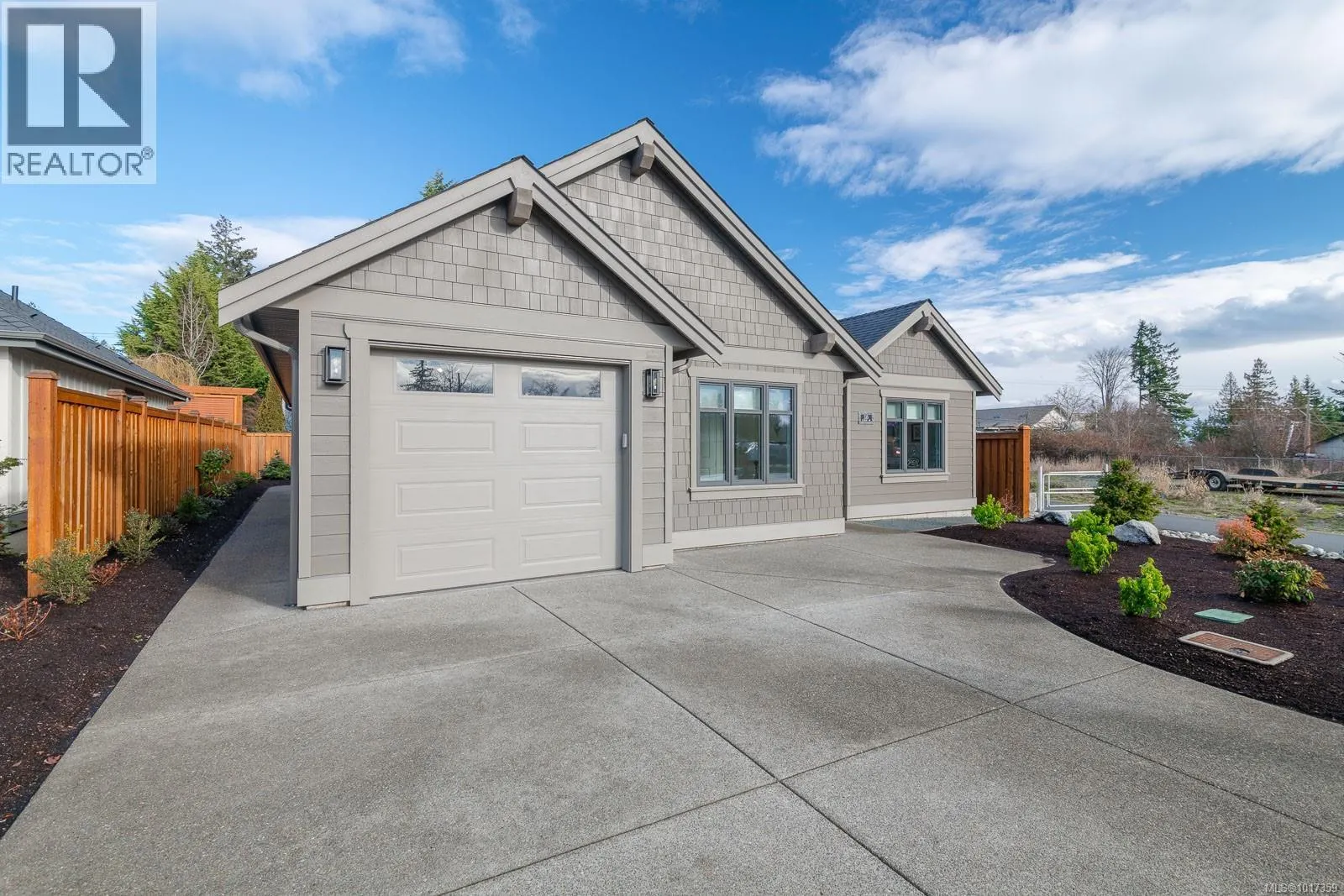 200 Acacia St