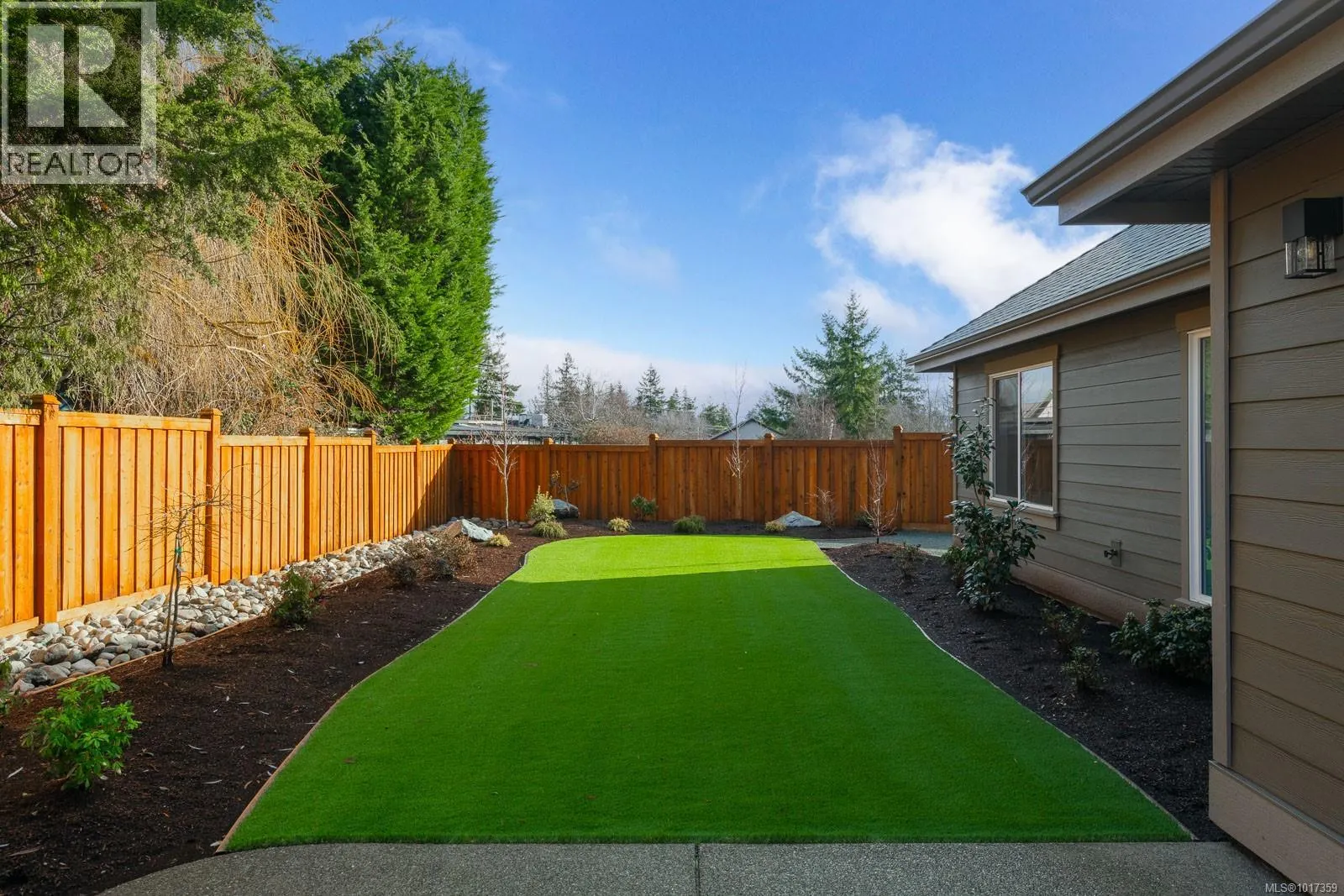 200 Acacia St