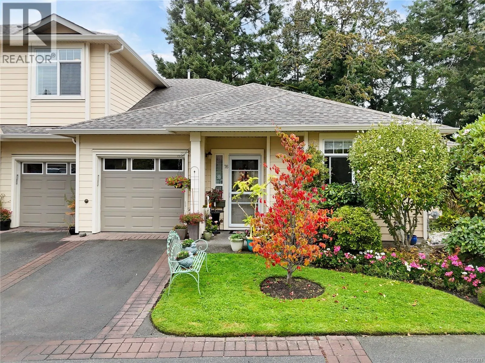 76 850 Parklands Dr