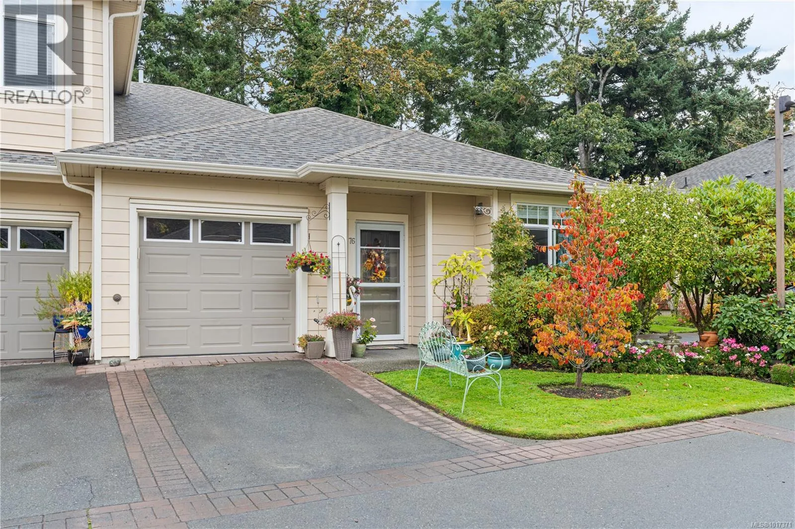 76 850 Parklands Dr