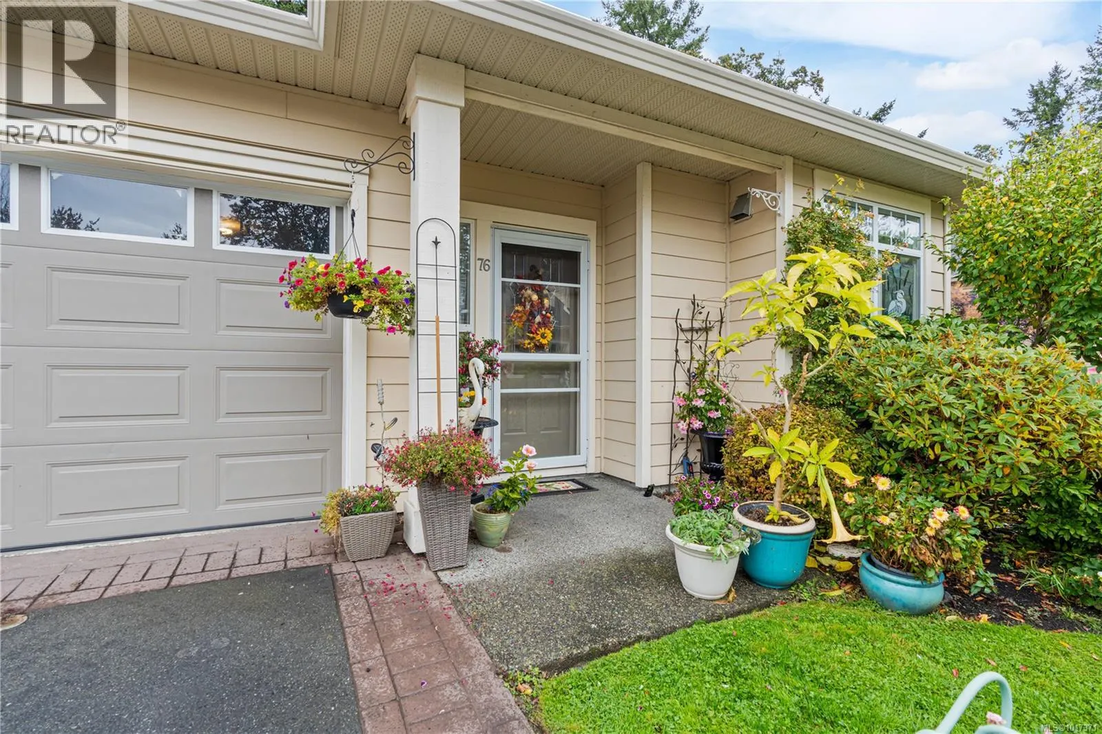 76 850 Parklands Dr