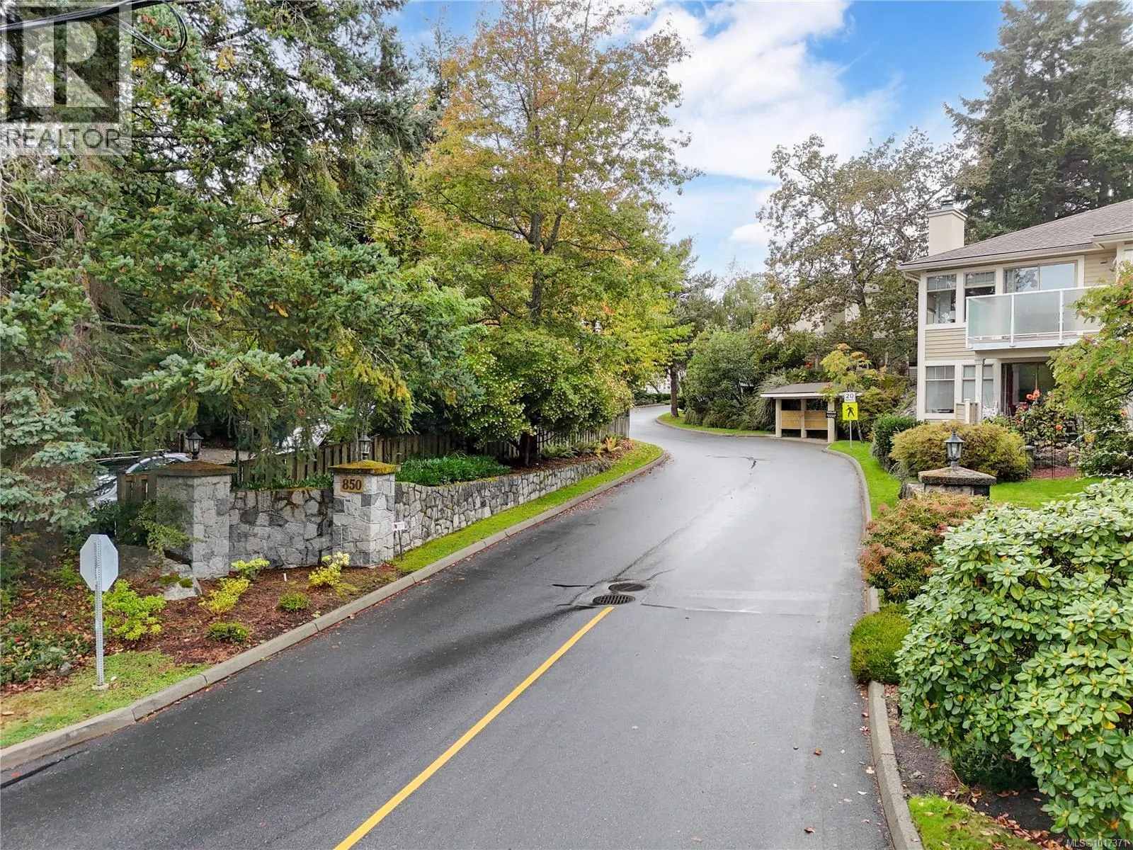 76 850 Parklands Dr