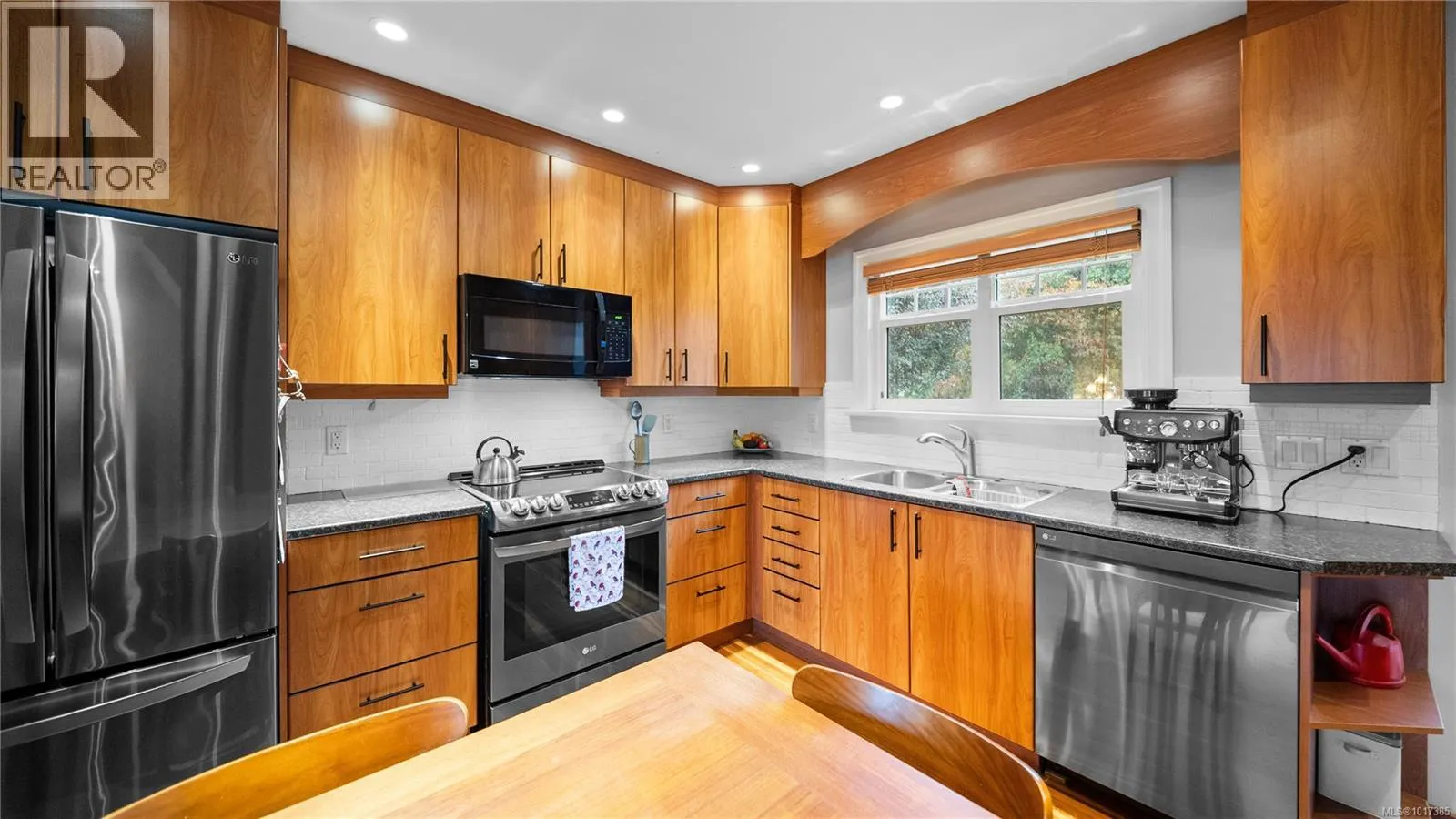 1102 Vista Hts