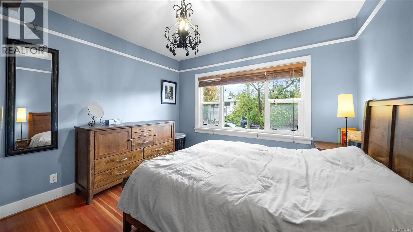 1102 Vista Hts