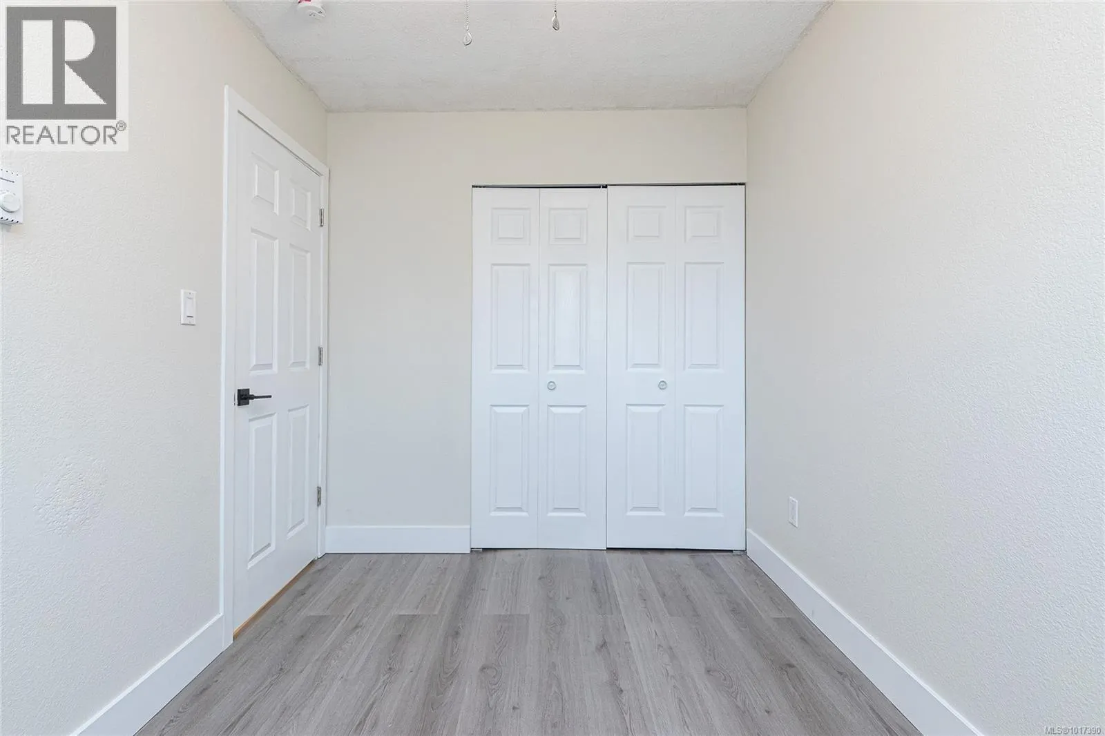 9 7675 East Saanich Rd