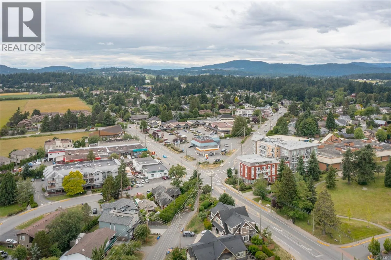 9 7675 East Saanich Rd
