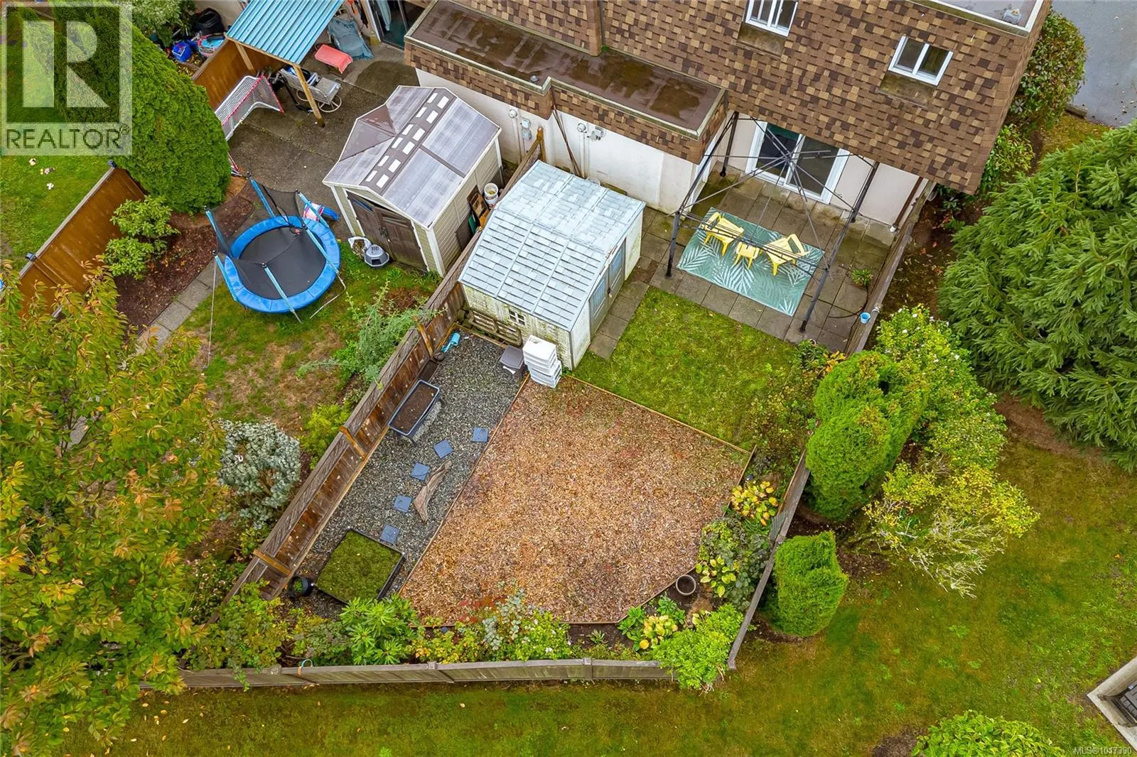 9 7675 East Saanich Rd