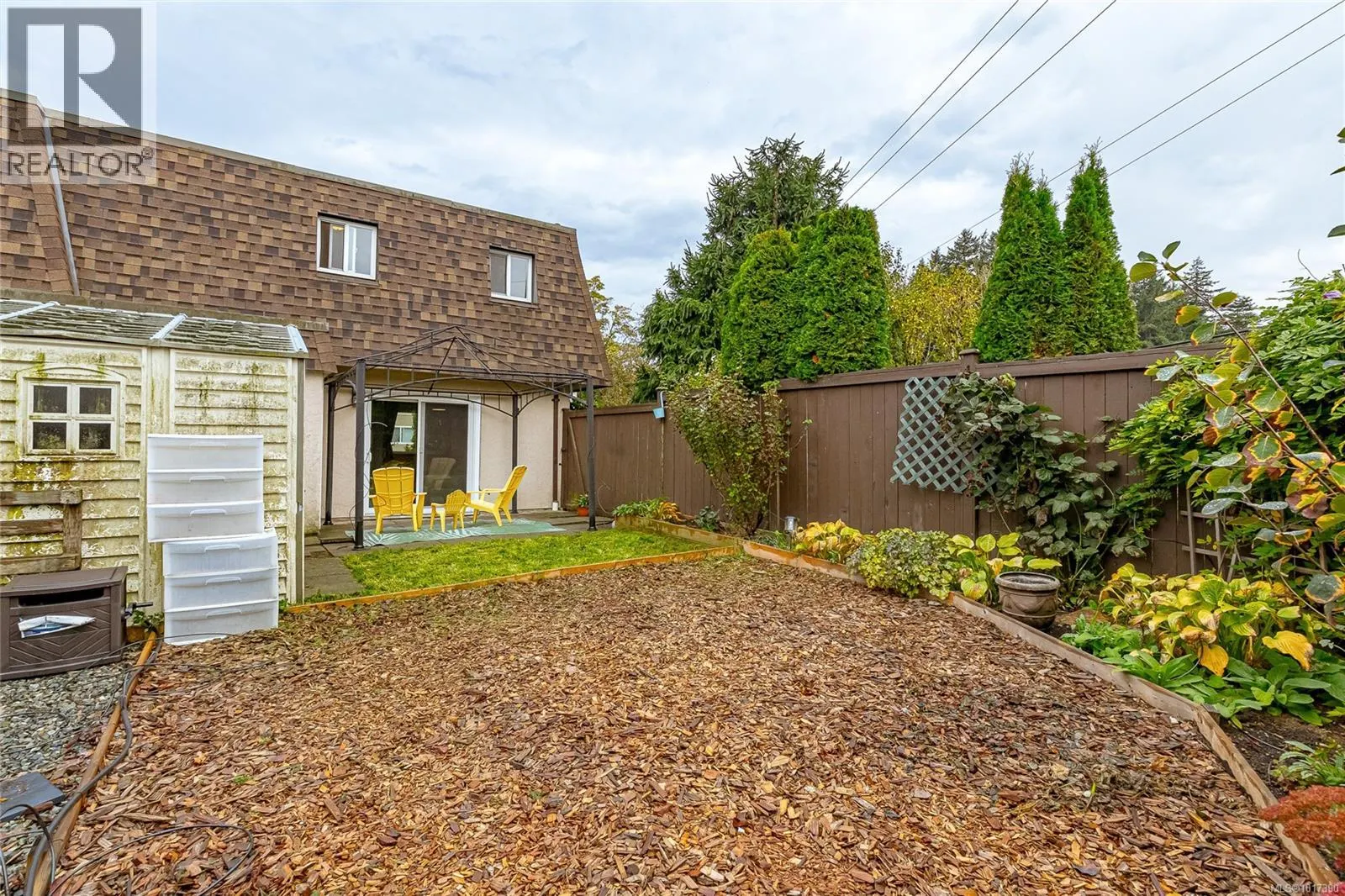 9 7675 East Saanich Rd