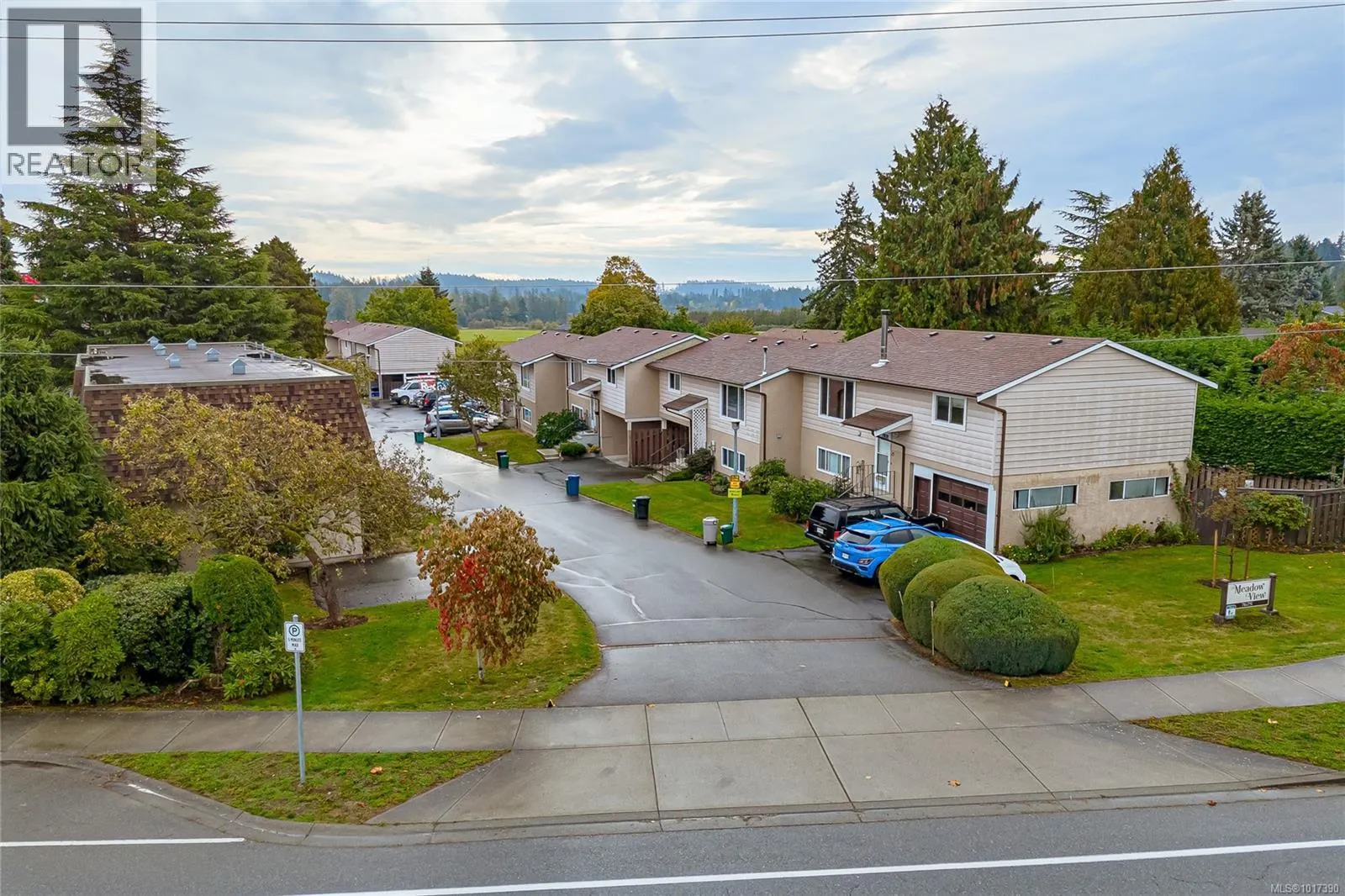 9 7675 East Saanich Rd