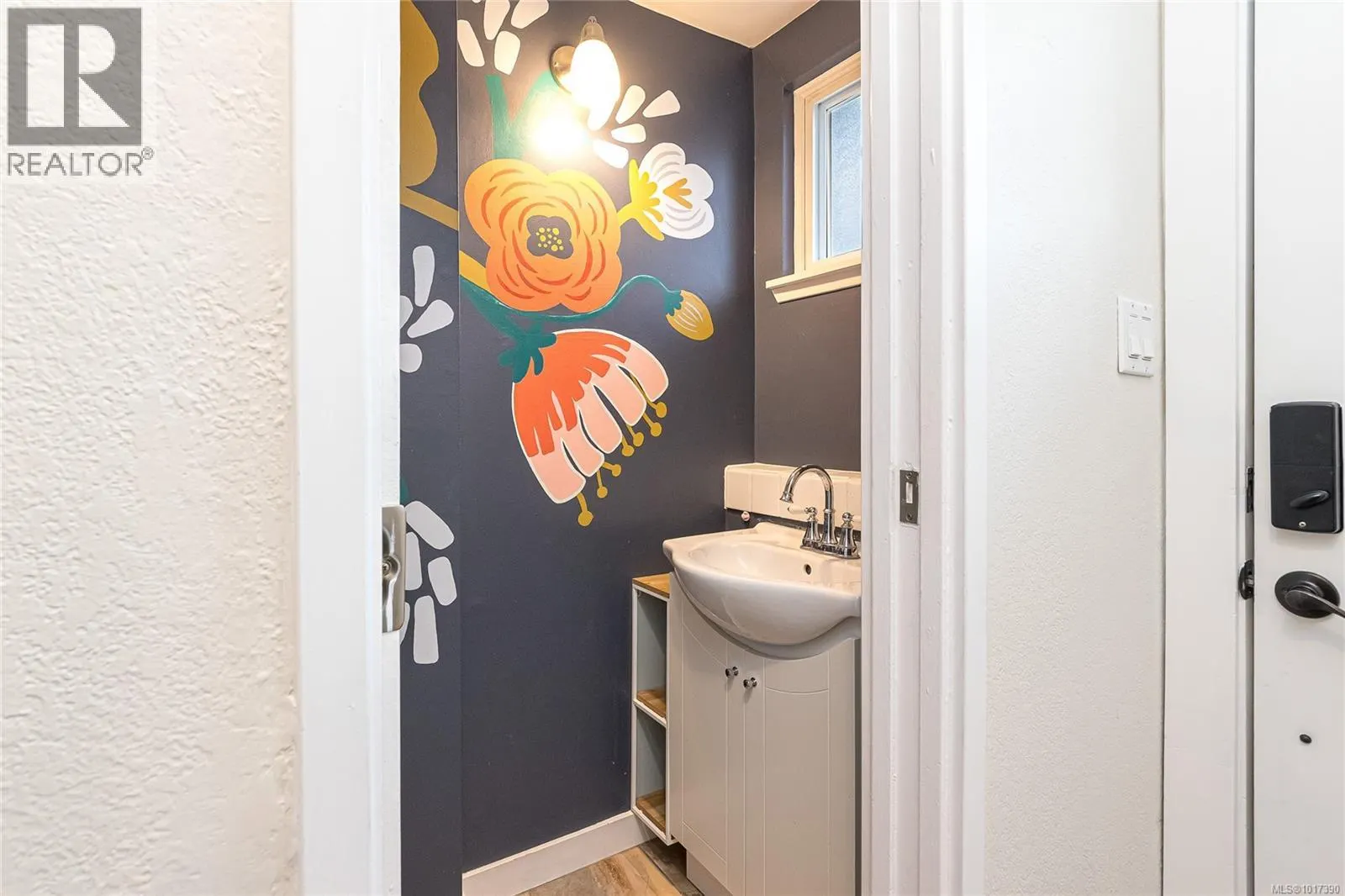 9 7675 East Saanich Rd