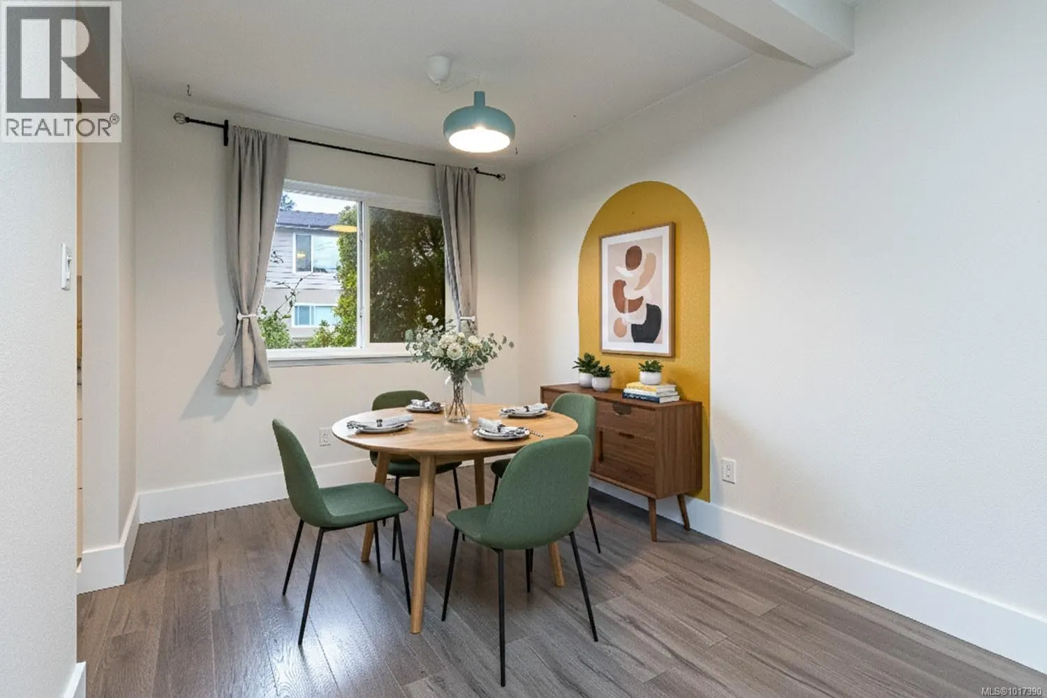 9 7675 East Saanich Rd