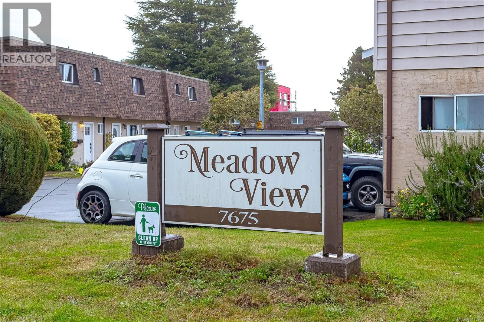 9 7675 East Saanich Rd