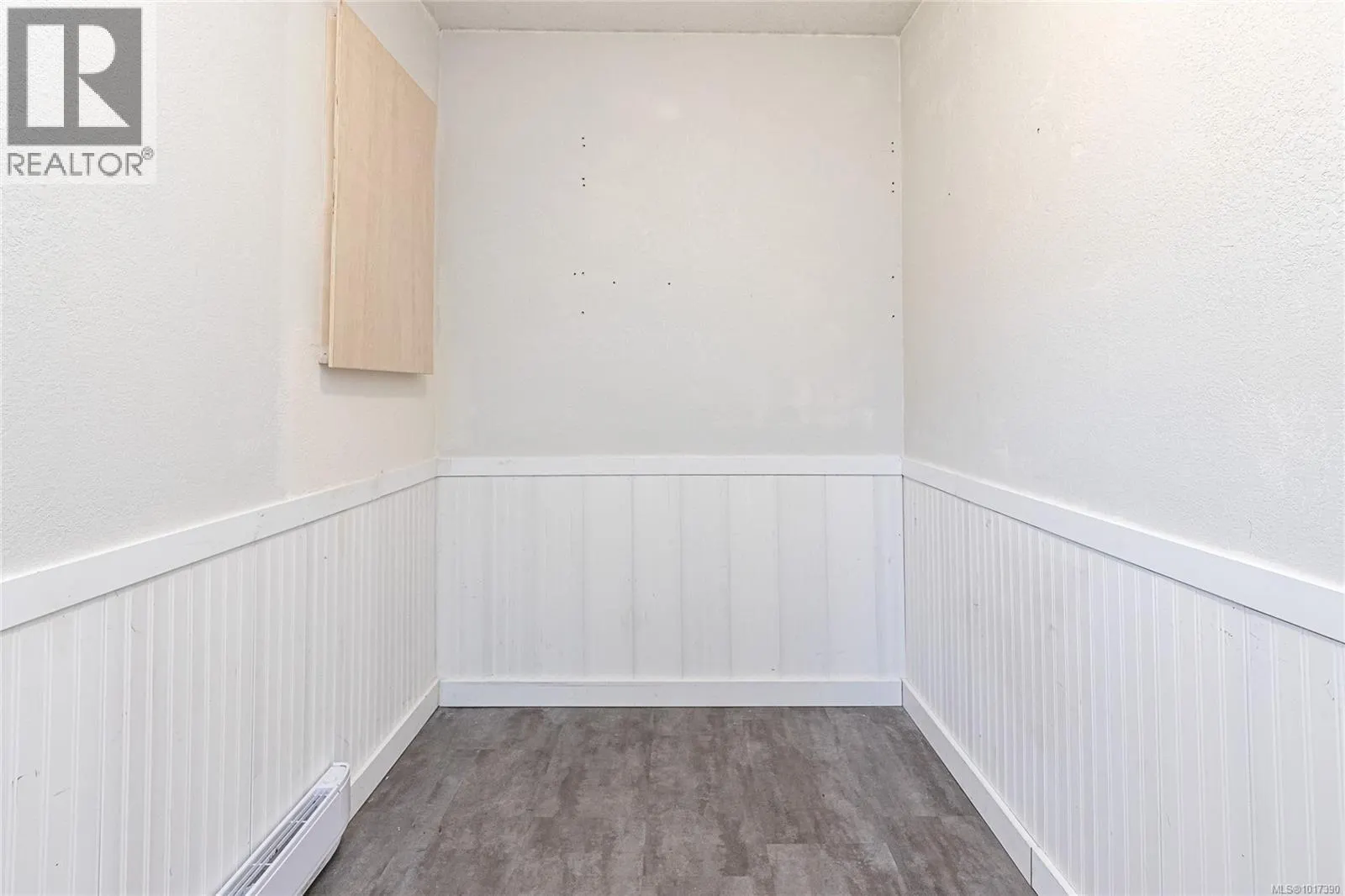 9 7675 East Saanich Rd