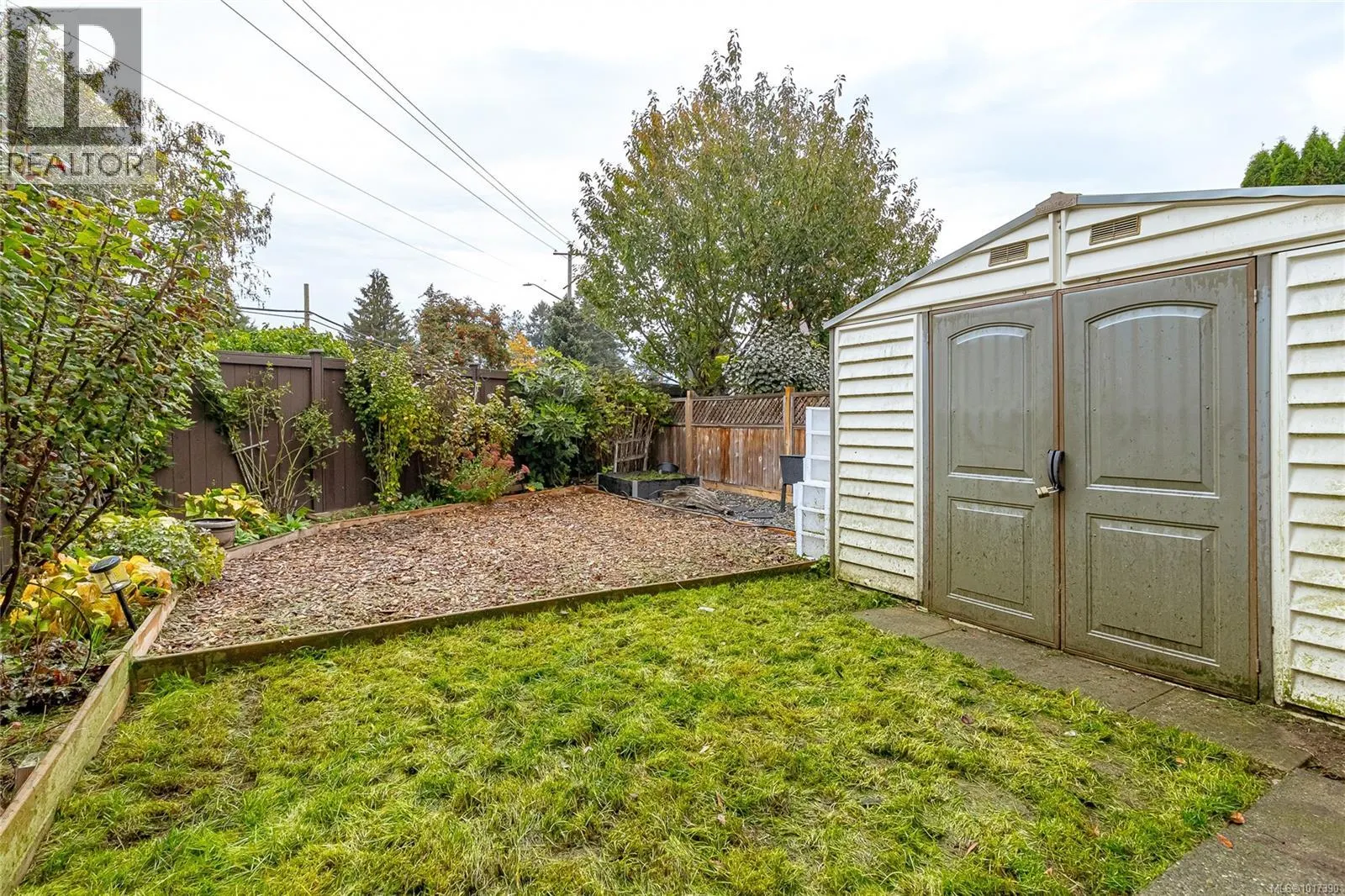 9 7675 East Saanich Rd