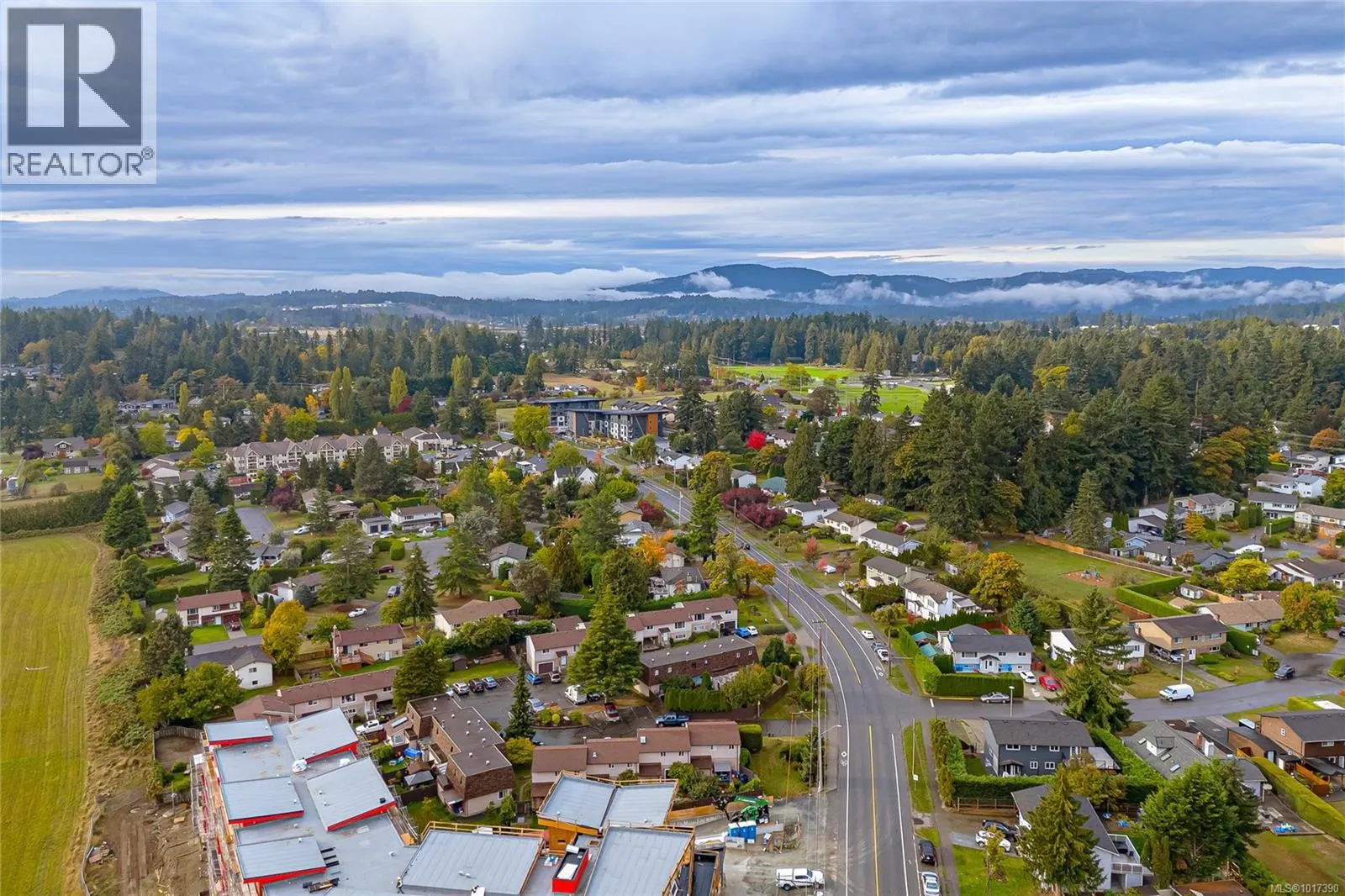 9 7675 East Saanich Rd
