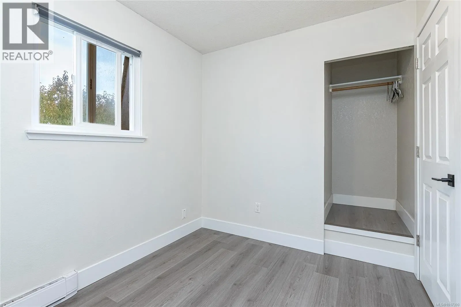 9 7675 East Saanich Rd