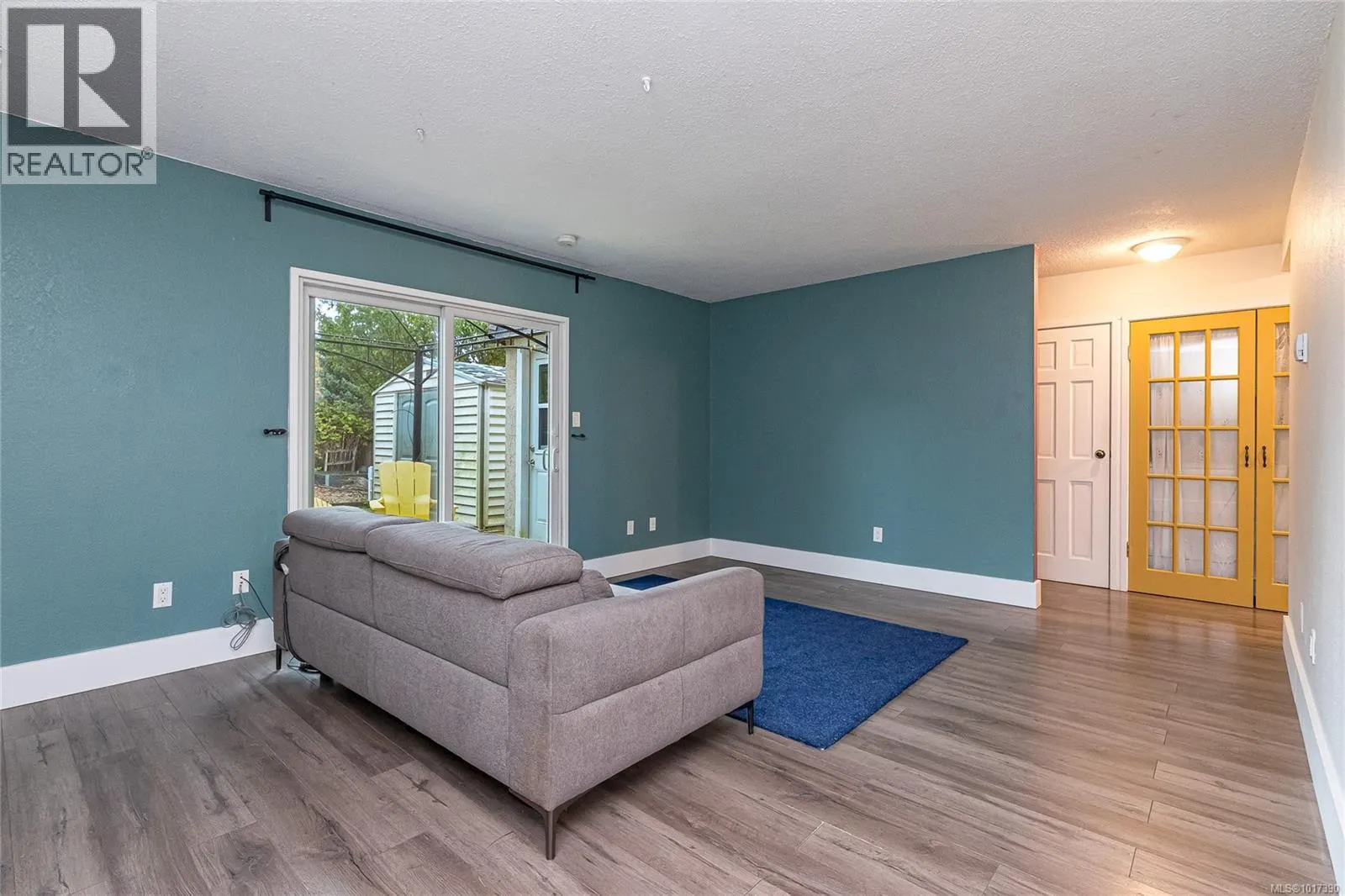 9 7675 East Saanich Rd