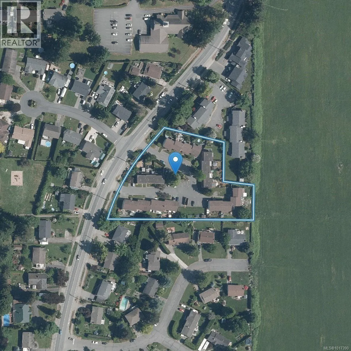 9 7675 East Saanich Rd