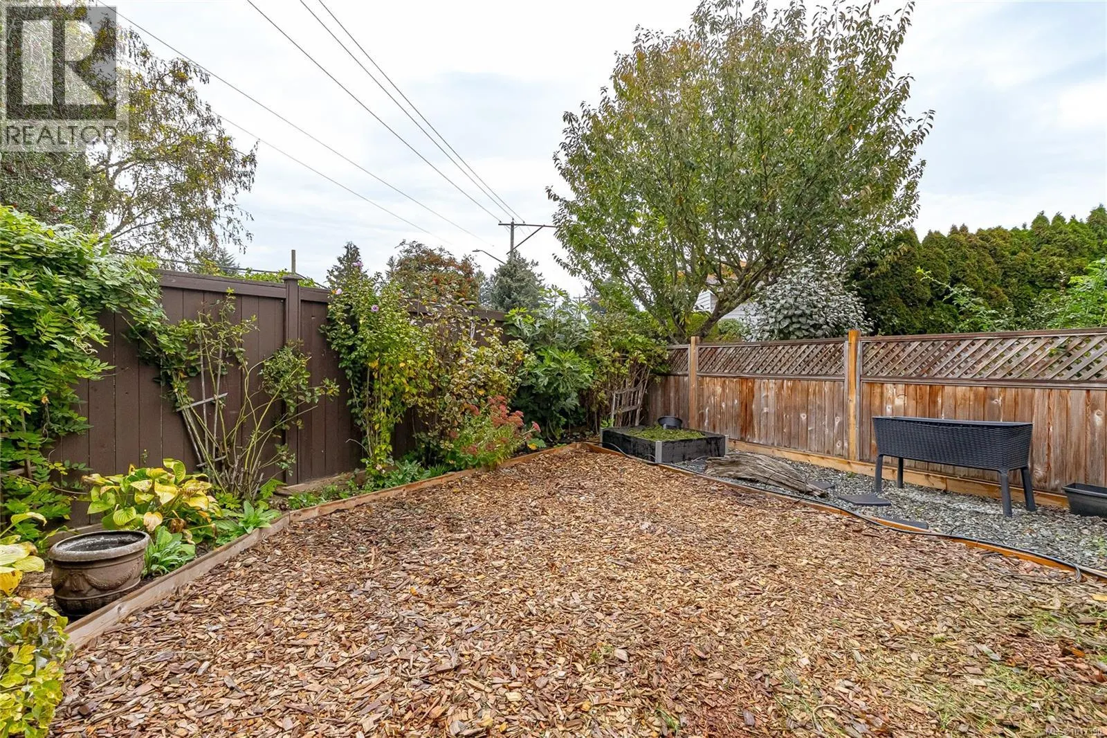 9 7675 East Saanich Rd