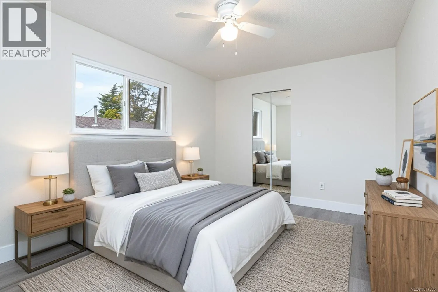 9 7675 East Saanich Rd