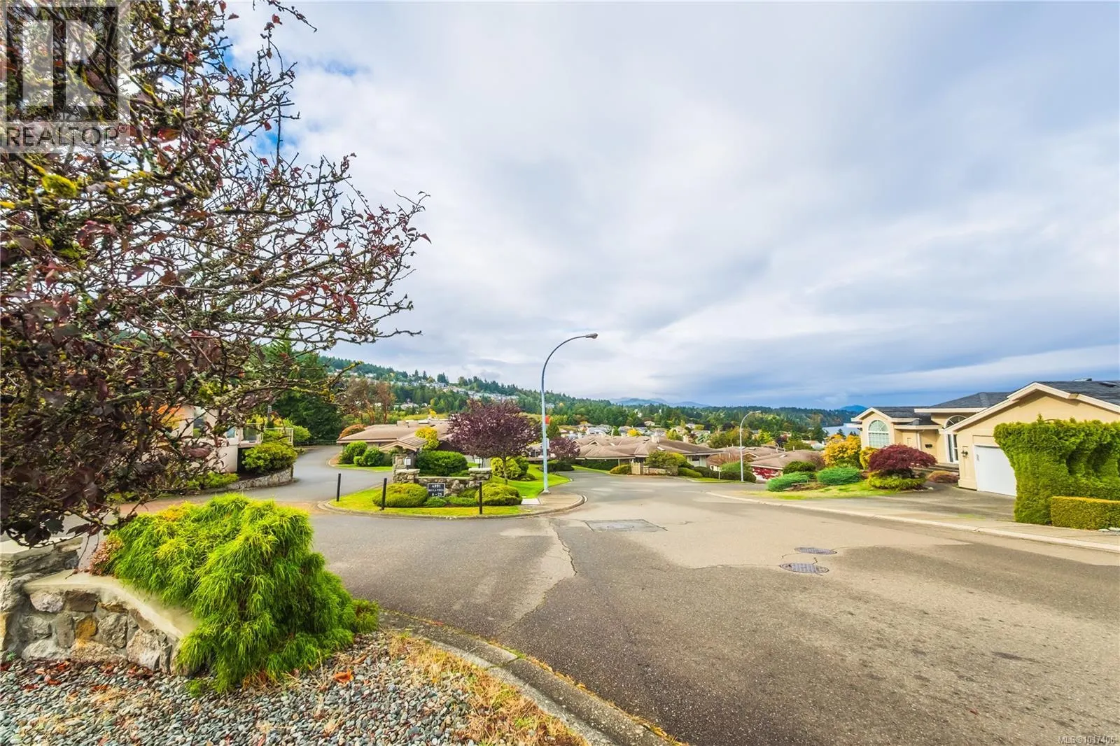 9 4991 Bella Vista Cres