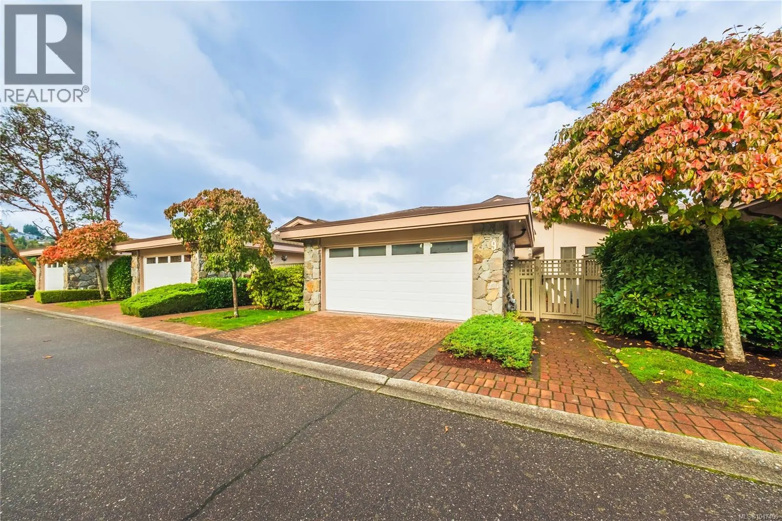 9 4991 Bella Vista Cres