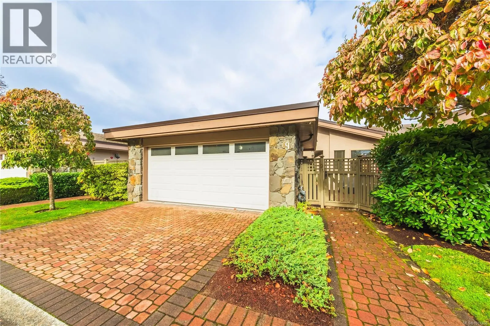 9 4991 Bella Vista Cres