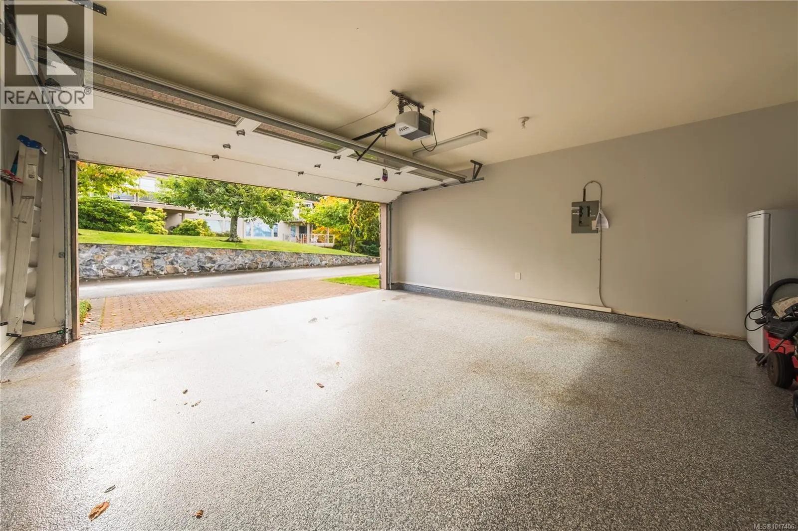9 4991 Bella Vista Cres