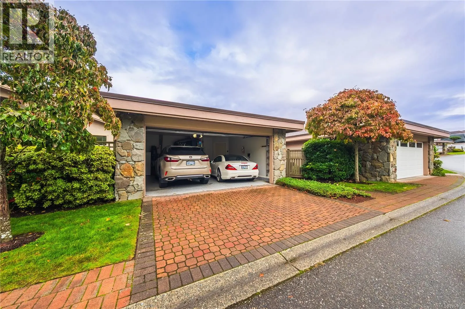9 4991 Bella Vista Cres