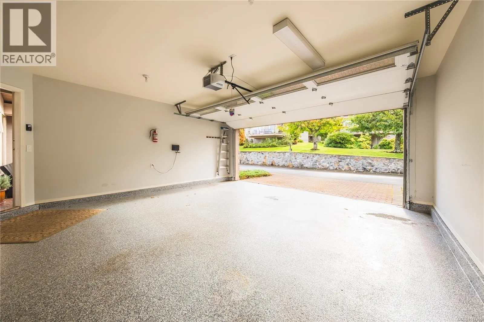 9 4991 Bella Vista Cres