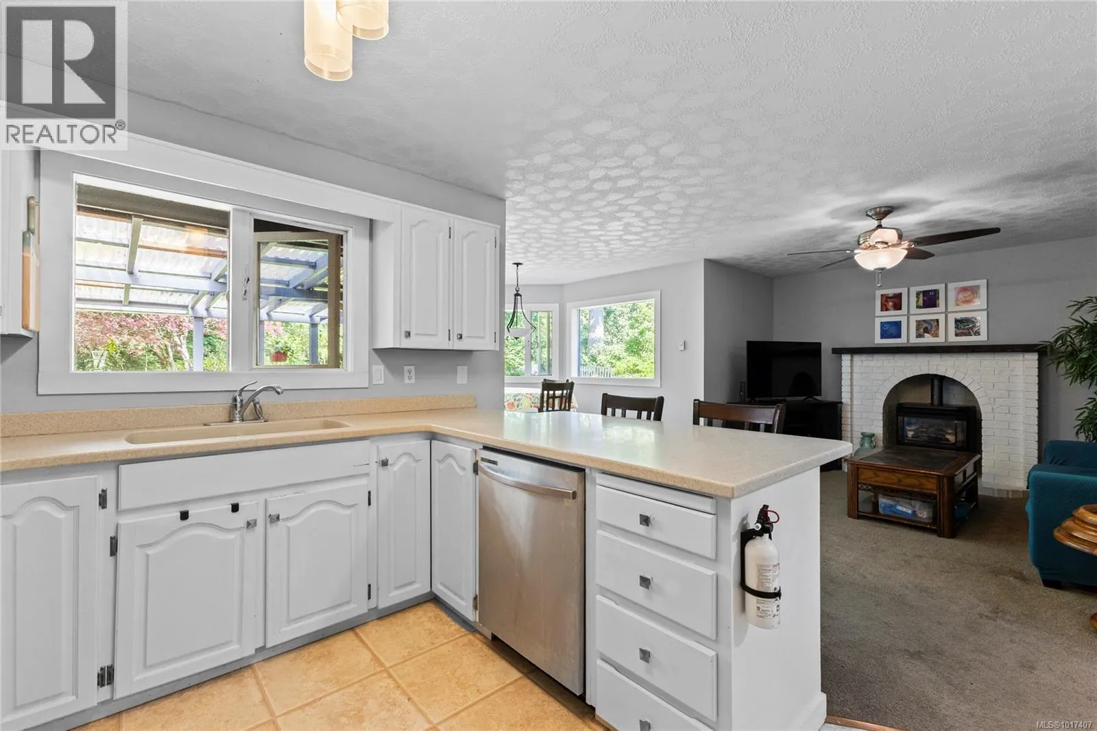 1692 Meadowbrook Dr