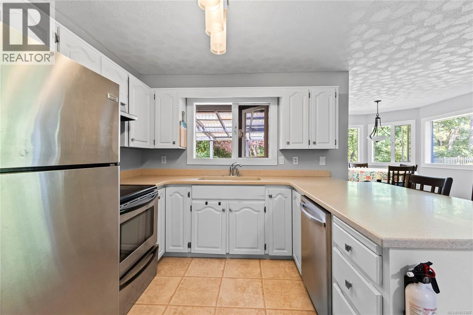 1692 Meadowbrook Dr