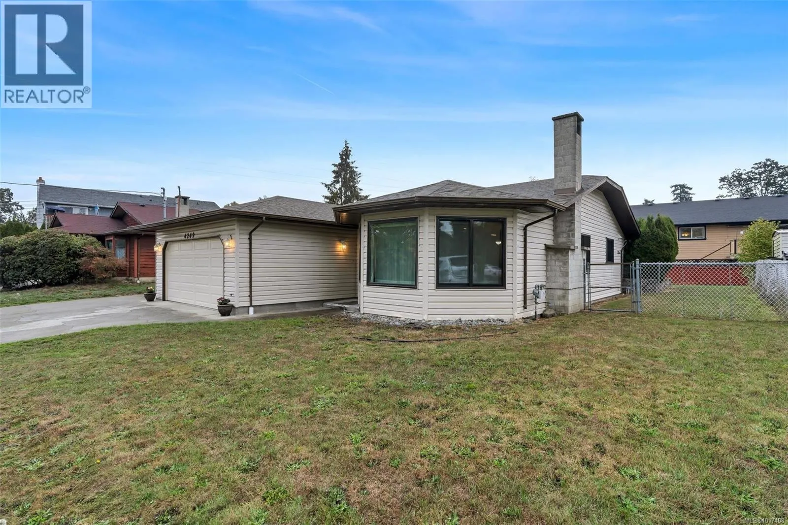 4249 Quadra St