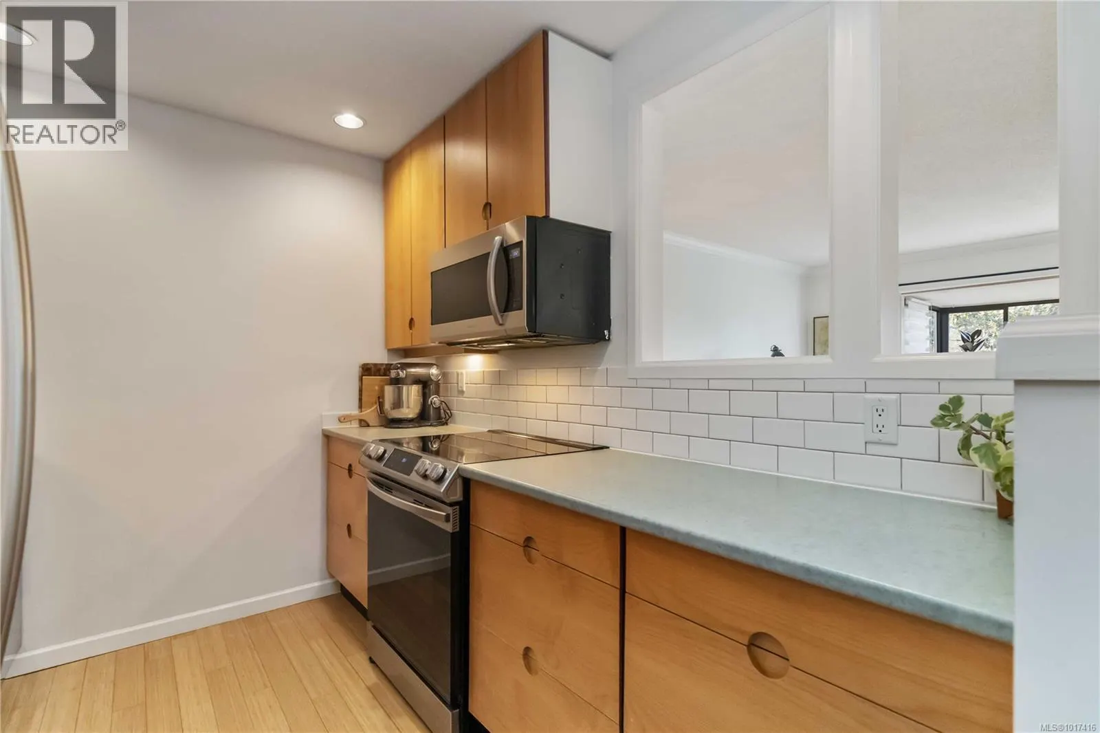 410 1433 Faircliff Lane