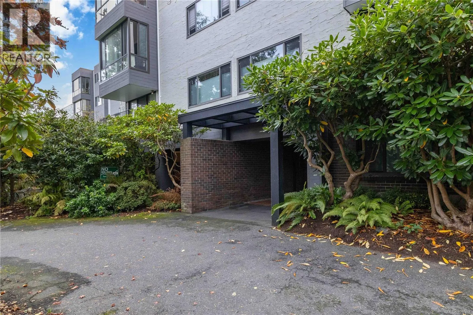 410 1433 Faircliff Lane